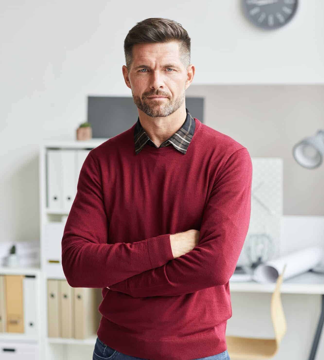 mature-architect-posing-at-workplace-e1681116958578